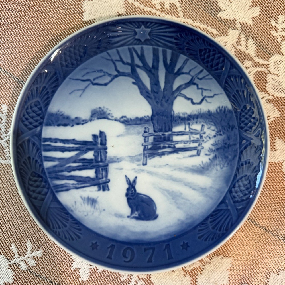 Royal Copenhagen 1971 Christmas Plate Hare In Winter Blue White Excellent Danish